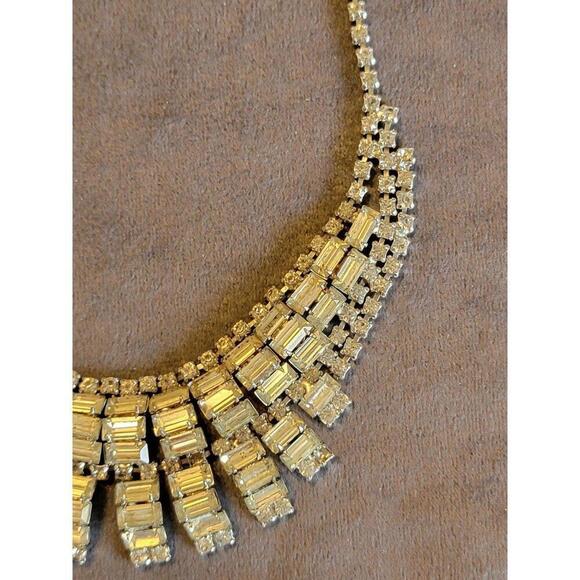 Beautiful Vintage Clear Rhinestone Bib Style Necklace - Picture 8 of 12